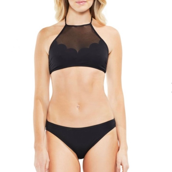 Vince Camuto Other - VINCE CAMUTO SCALLOPED BIKINI TOP